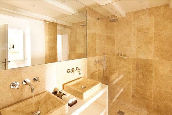 Vòi rửa lavabo âm tường của Flova tại dự án khách sạn  Hotel Le Vieux Castillon